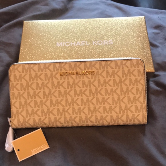 Michael Kors Continental Wallet